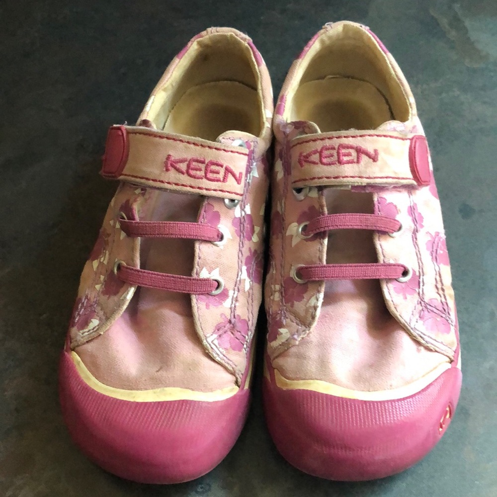 Girls shoes